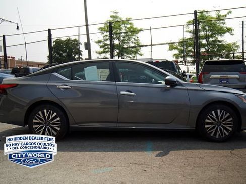 Used 2025 Nissan Altima 2.5 SV FWD image 3