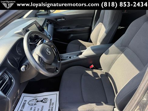 Used 2018 Toyota C-HR XLE FWD image 15
