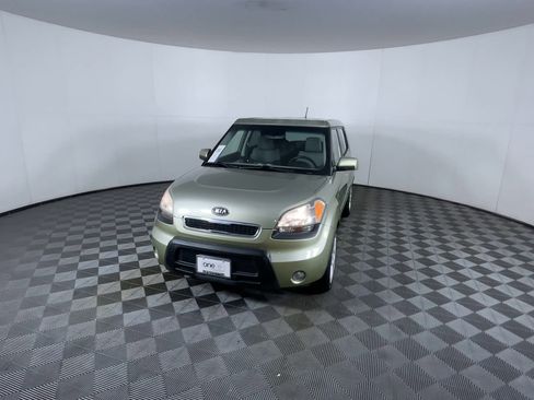 Used 2010 Kia Soul ! image 3