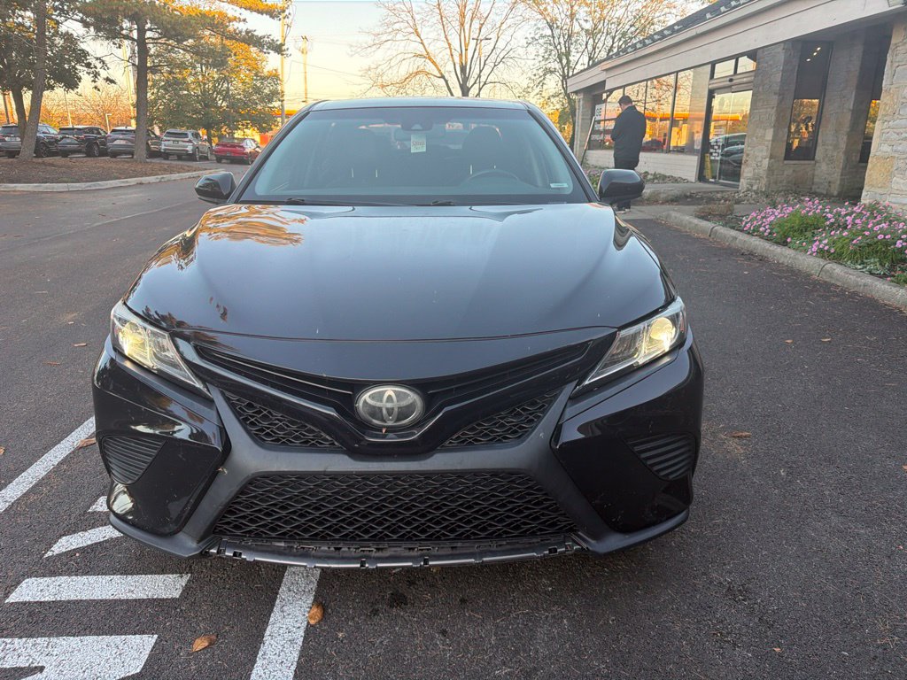 Used 2018 Toyota Camry SE FWD image 3