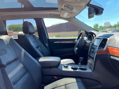 Used 2013 Jeep Grand Cherokee Overland w/ Advance Technology Group AWD/4WD image 43