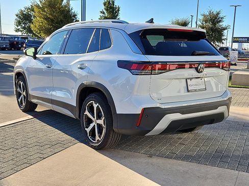 New 2026 Volkswagen Tiguan SE image 2