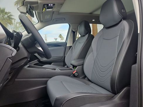 New 2026 Volkswagen Tiguan SE FWD image 15