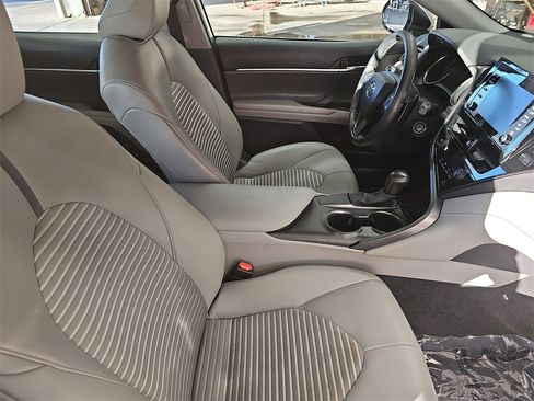 Used 2021 Toyota Camry SE image 10