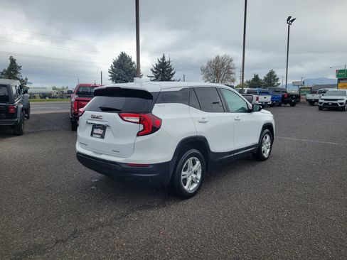 Used 2024 GMC Terrain SLE AWD/4WD image 3