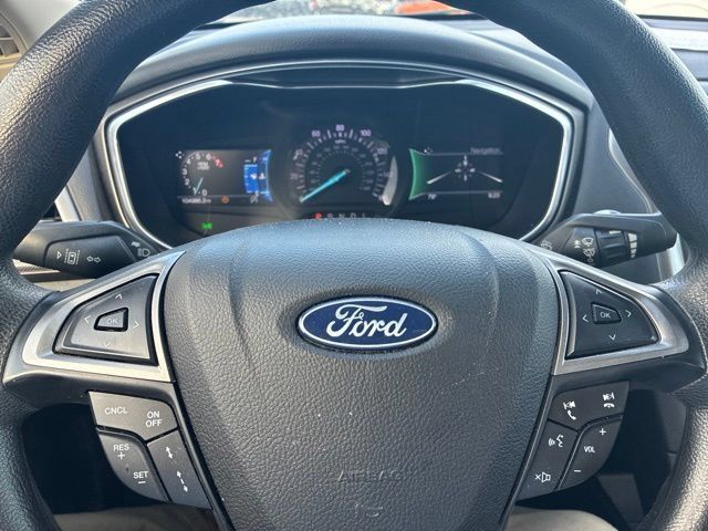 Used 2020 Ford Fusion SE FWD image 8