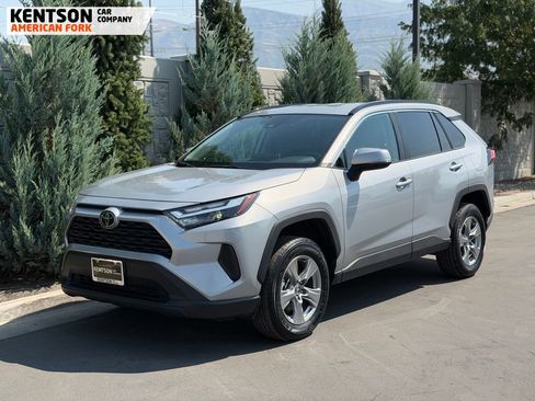 Used 2025 Toyota RAV4 XLE AWD/4WD image 3
