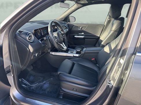 Used 2020 Mercedes-Benz GLB 250 4MATIC w/ Premium Package image 9