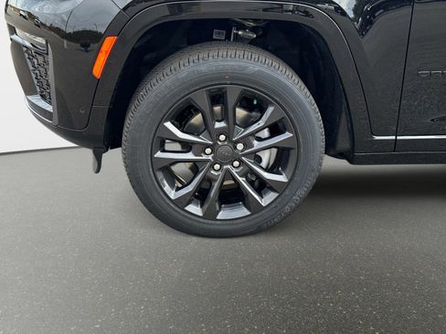 New 2026 Jeep Grand Cherokee Limited image 11