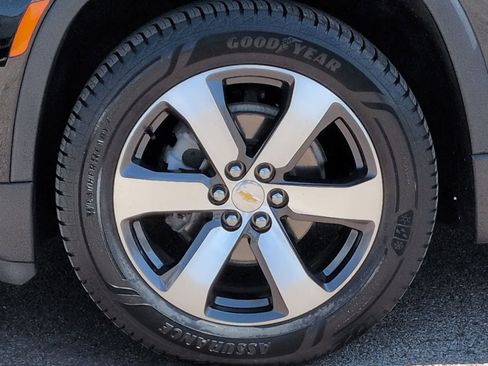 Used 2022 Chevrolet Traverse LT w/ LT Premium Package AWD/4WD image 11