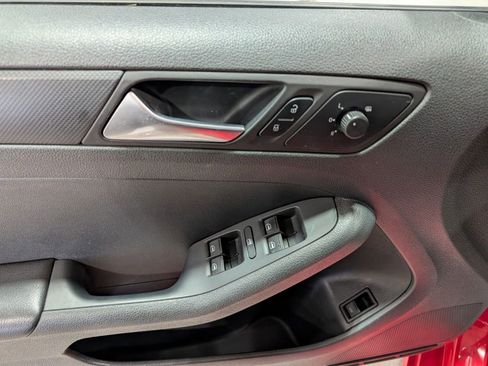 Used 2013 Volkswagen Jetta S image 19