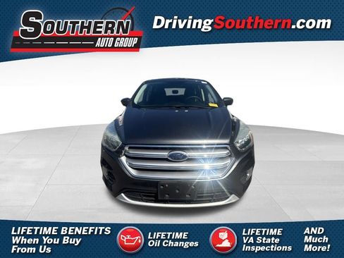 Used 2017 Ford Escape SE w/ SE Cold Weather Package AWD/4WD image 1