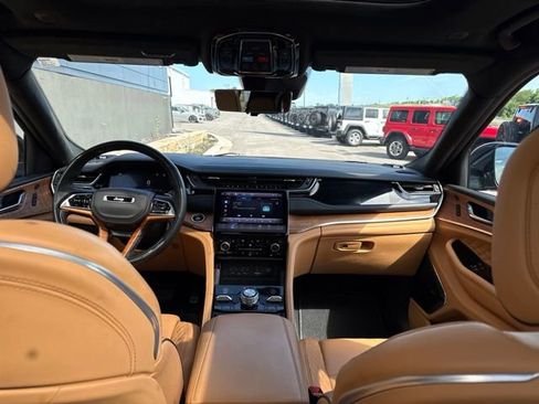 Used 2024 Jeep Grand Cherokee L Summit AWD/4WD image 16