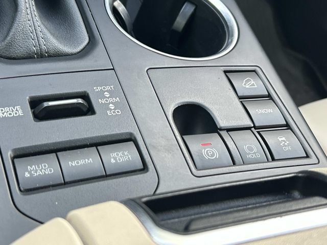 Used 2023 Toyota Highlander XLE AWD/4WD image 35