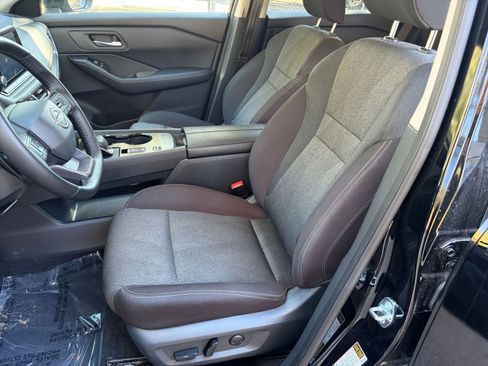 Used 2025 Nissan Rogue SV image 24