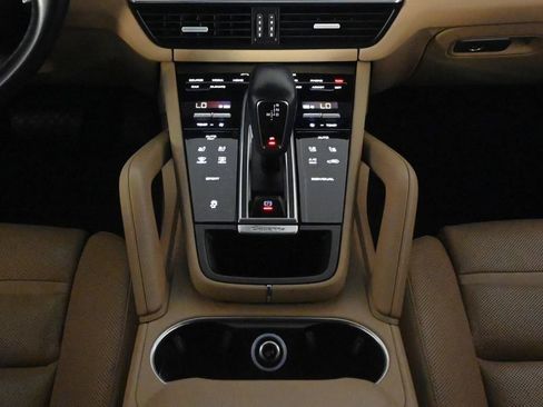 Certified 2023 Porsche Cayenne Platinum Edition AWD/4WD image 16