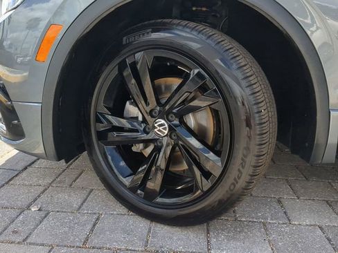 Certified 2023 Volkswagen Tiguan SE R-Line image 32