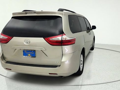 Used 2017 Toyota Sienna LE FWD image 6