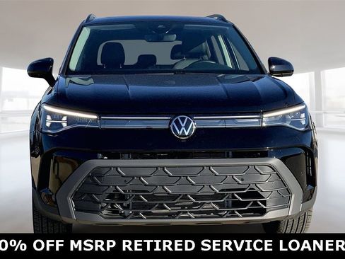 Certified 2025 Volkswagen Taos SE image 3