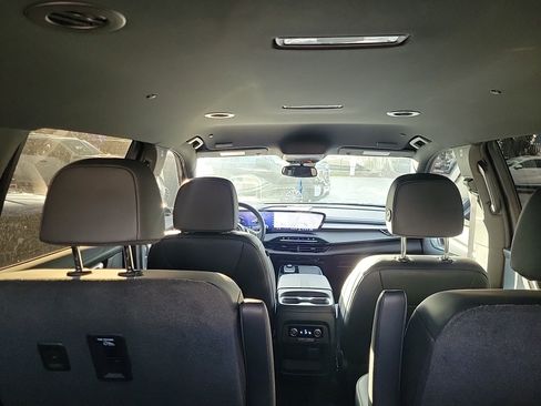 Used 2025 Buick Enclave Sport Touring w/ Power Package image 18