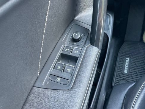 Used 2022 Volkswagen Tiguan SE w/ Panoramic Sunroof Package AWD/4WD image 23