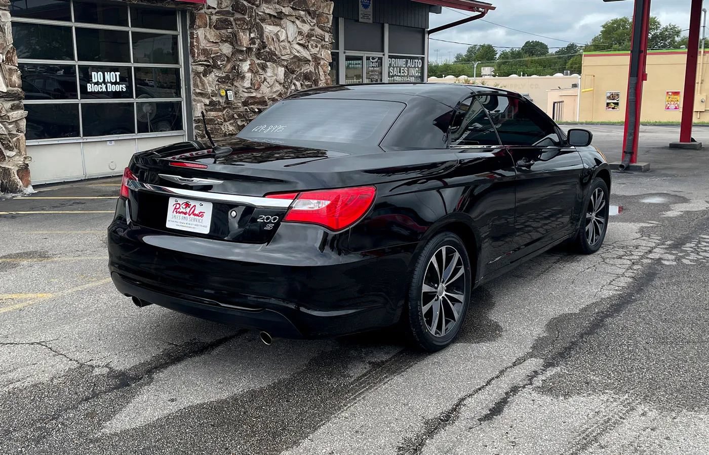 Used 2014 Chrysler 200 S FWD image 14