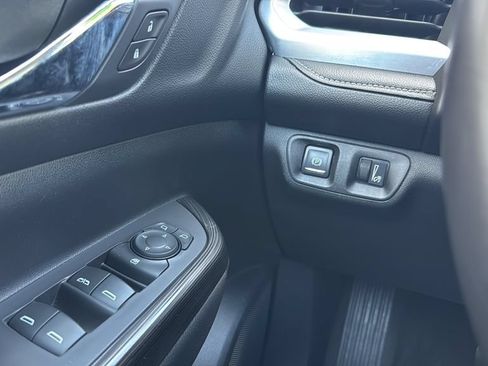 Used 2019 GMC Acadia SLT FWD image 11