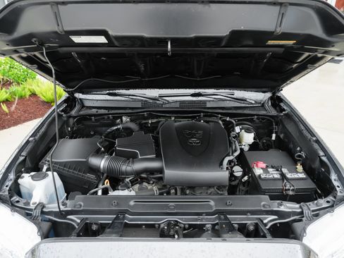 Used 2023 Toyota Tacoma SR5 AWD/4WD image 43