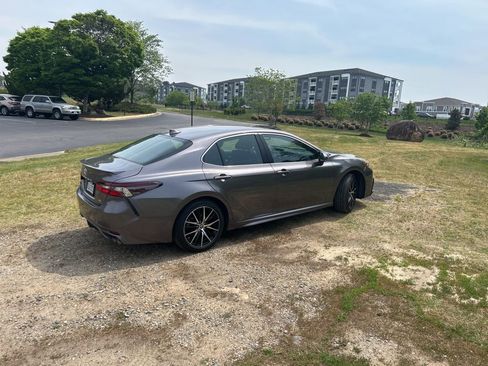 Used 2024 Toyota Camry SE w/ Cold Weather Package FWD image 3