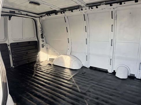 Used 2018 Chevrolet Express 2500 w/ Driver Convenience Package image 26