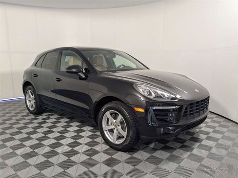 Used 2017 Porsche Macan AWD/4WD image 4
