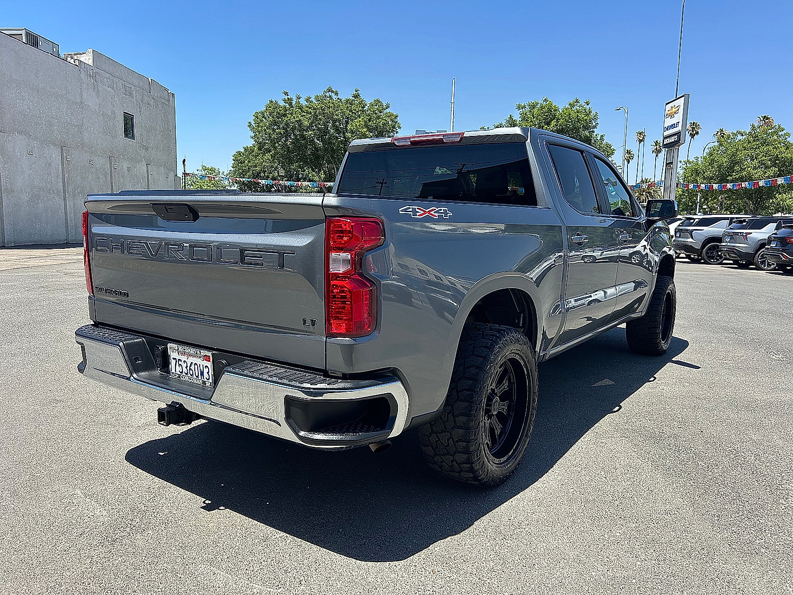 Used 2021 Chevrolet Silverado 1500 LT AWD/4WD image 3