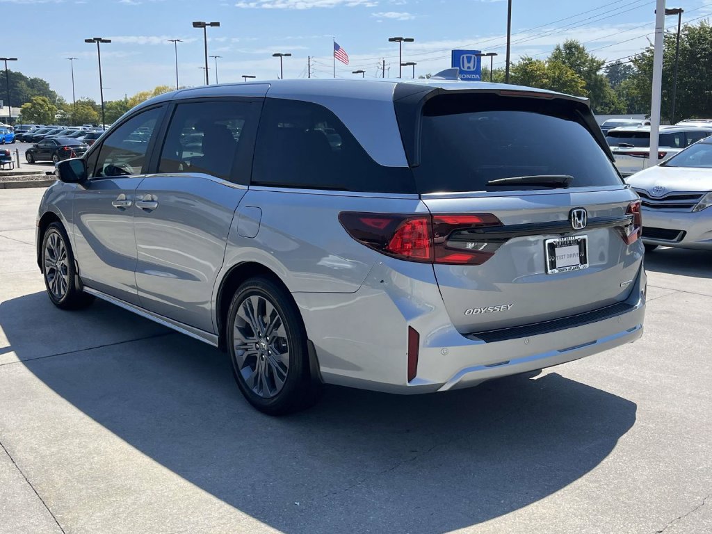 Used 2025 Honda Odyssey Touring image 5