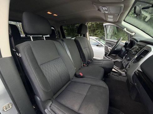 Used 2017 Nissan Titan SV AWD/4WD image 20