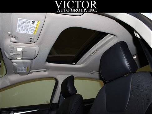 Used 2018 Ford Fusion Titanium image 17