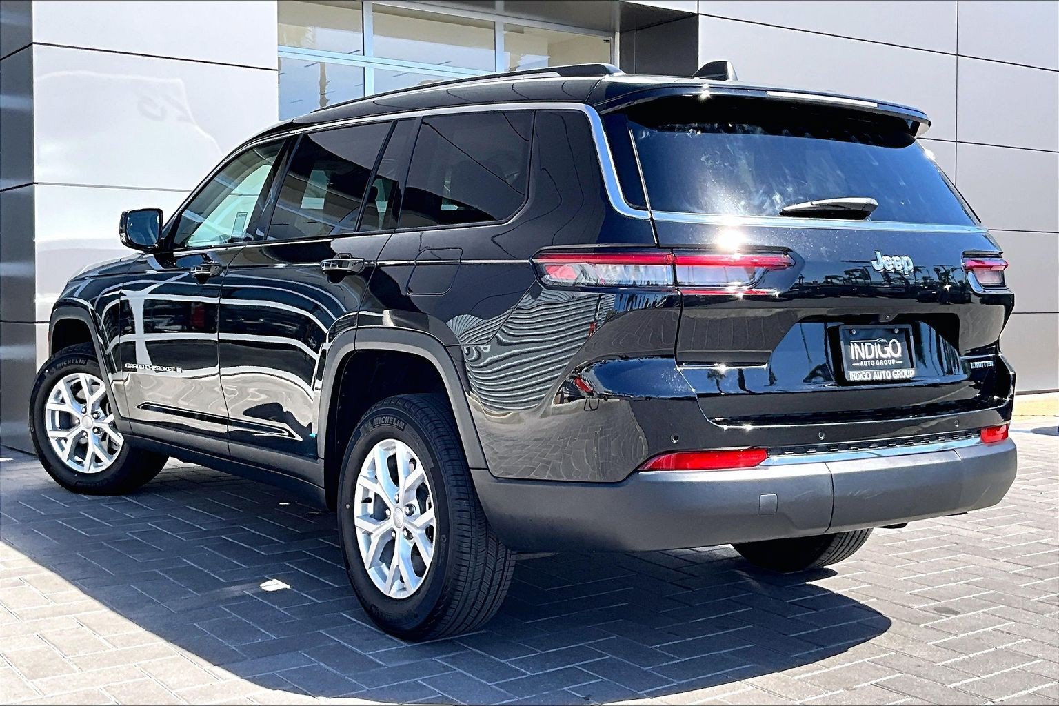 Used 2023 Jeep Grand Cherokee L Limited RWD image 12