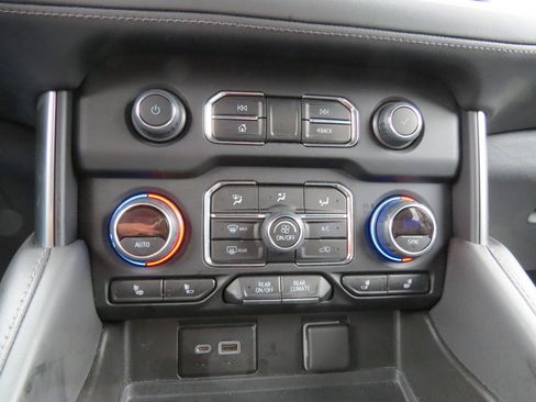 Used 2022 Chevrolet Tahoe LT w/ Luxury Package image 24