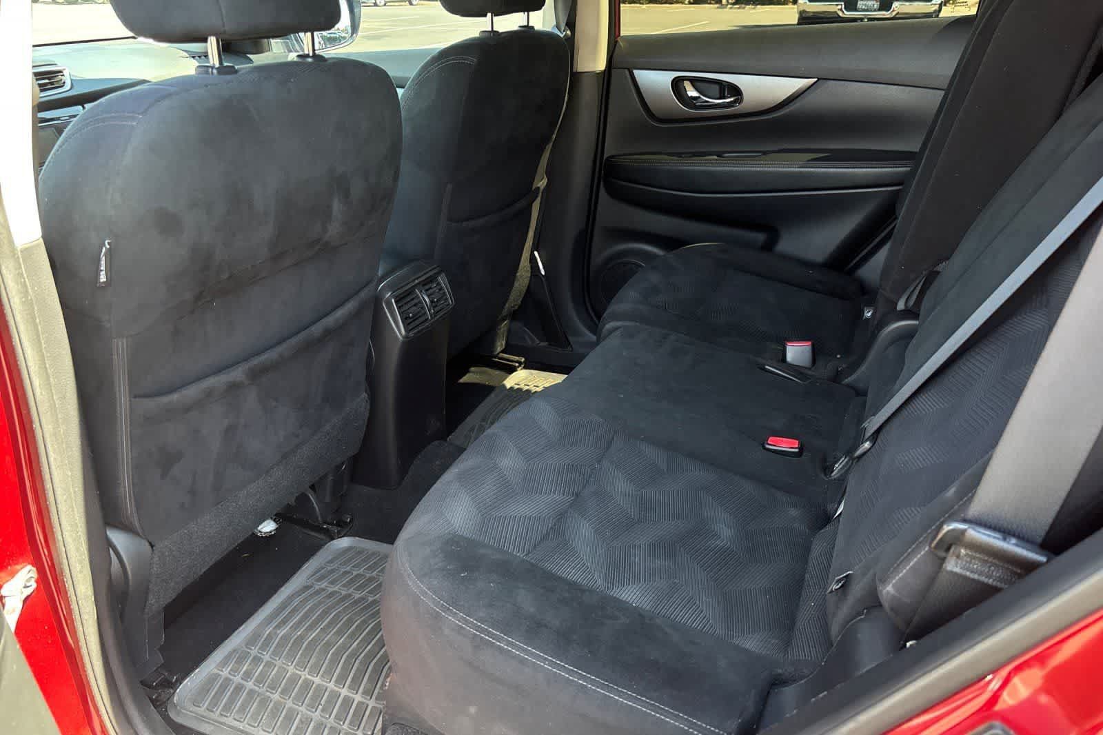 Used 2016 Nissan Rogue S FWD image 5