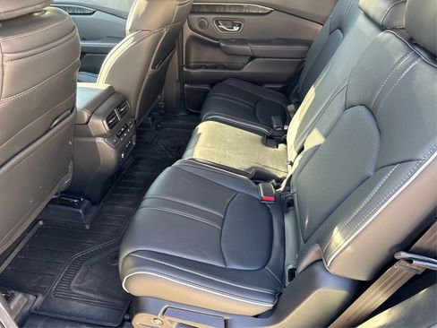 Used 2024 Honda Pilot Elite image 12