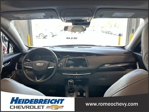 Used 2022 Cadillac XT4 Luxury w/ Cold Weather Package AWD/4WD image 16