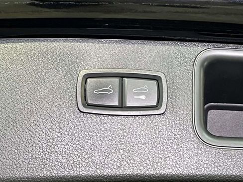 Certified 2018 Porsche Macan Turbo image 20