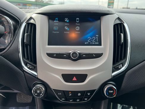 Used 2018 Chevrolet Cruze LS image 31