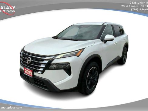 Used 2025 Nissan Rogue SV AWD/4WD image 1