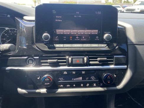 Used 2022 Nissan Pathfinder SV FWD image 13
