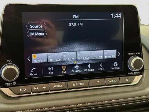 Used 2025 Nissan Rogue SV image 21