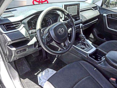 Used 2023 Toyota RAV4 LE AWD/4WD image 10