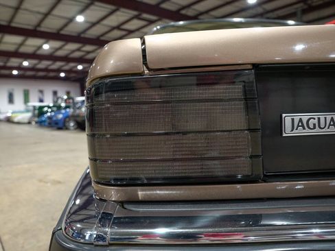 Used 1988 Jaguar XJ Vanden Plas RWD image 38