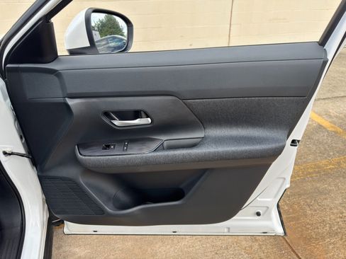 Used 2025 Nissan Kicks SV w/ SV Premium Package FWD image 37