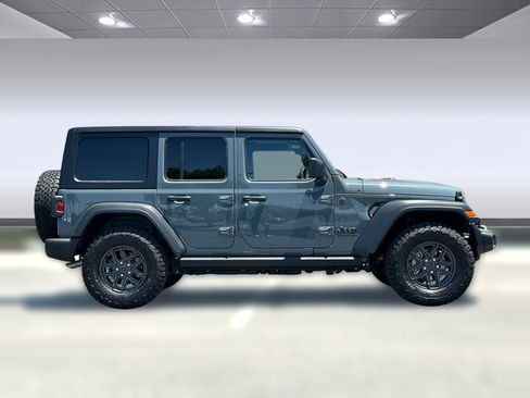 Used 2025 Jeep Wrangler Unlimited Sport AWD/4WD image 7
