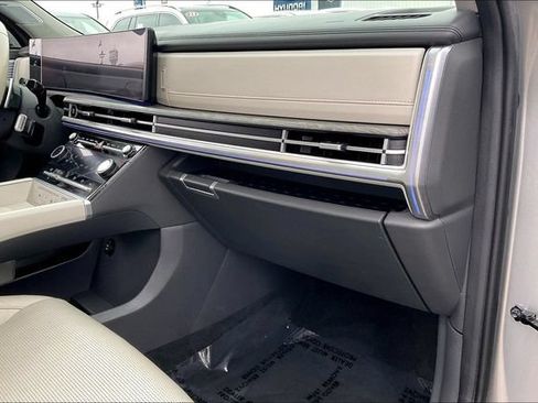 Certified 2024 Hyundai Santa Fe Limited FWD image 18